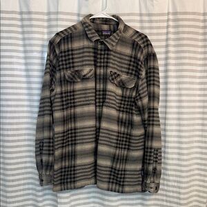 Patagonia Men's Black & Gray Plaid Lightweight Shirt Jacket